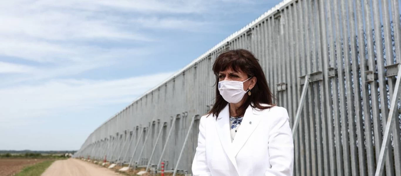 Ε.Ακρίτα για Κ.Σακελλαροπούλου: «Η γλυκύτατη Καλυψώ όσο κι αν ποζάρει δεν μπορεί να καλύψει και αυτή τη ντροπή»